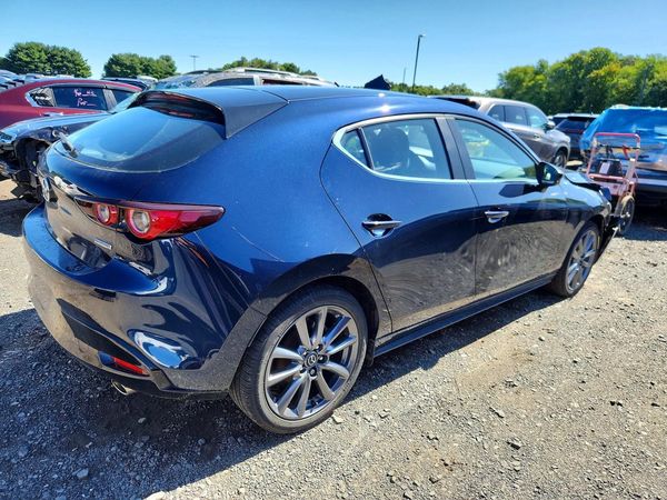 2023 MAZDA 3 Select Package