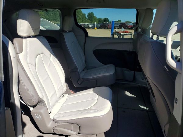 2017 CHRYSLER PACIFICA Touring L