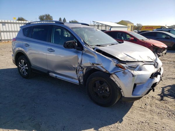 2017 TOYOTA RAV4 LE — Passenger 3/4