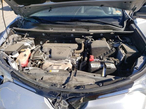 2017 TOYOTA RAV4 LE — Engine bay