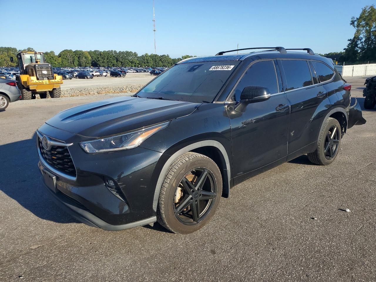 2021 TOYOTA HIGHLANDER XLE Nav — Front 3/4