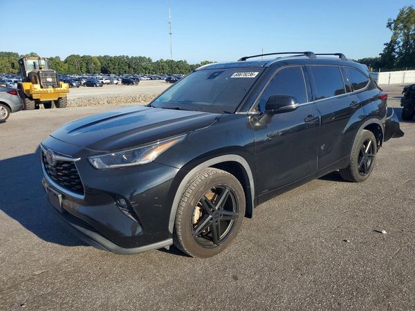 2021 TOYOTA HIGHLANDER XLE Nav — Front 3/4