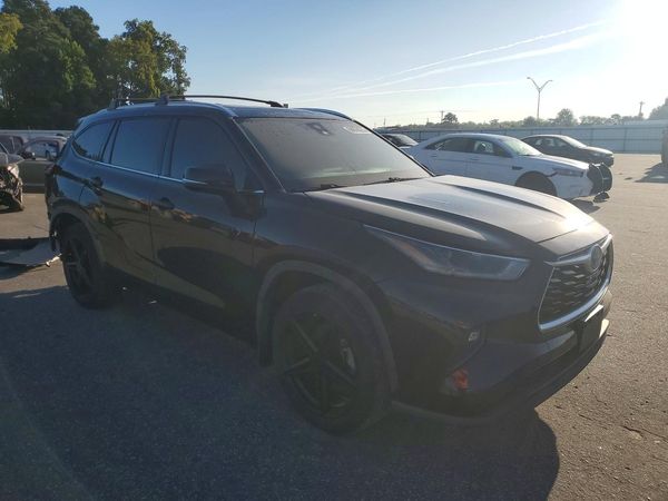 2021 TOYOTA HIGHLANDER XLE Nav — Passenger 3/4