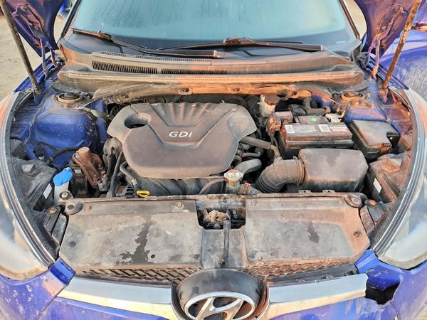 2014 HYUNDAI VELOSTER — Engine bay