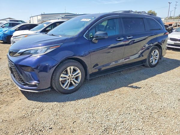 2022 TOYOTA SIENNA XSE