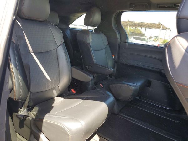 2022 TOYOTA SIENNA XSE
