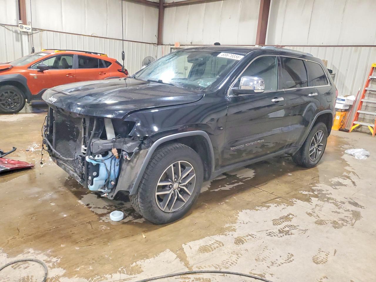 2018 JEEP GRAND CHEROKEE Limited — Front 3/4