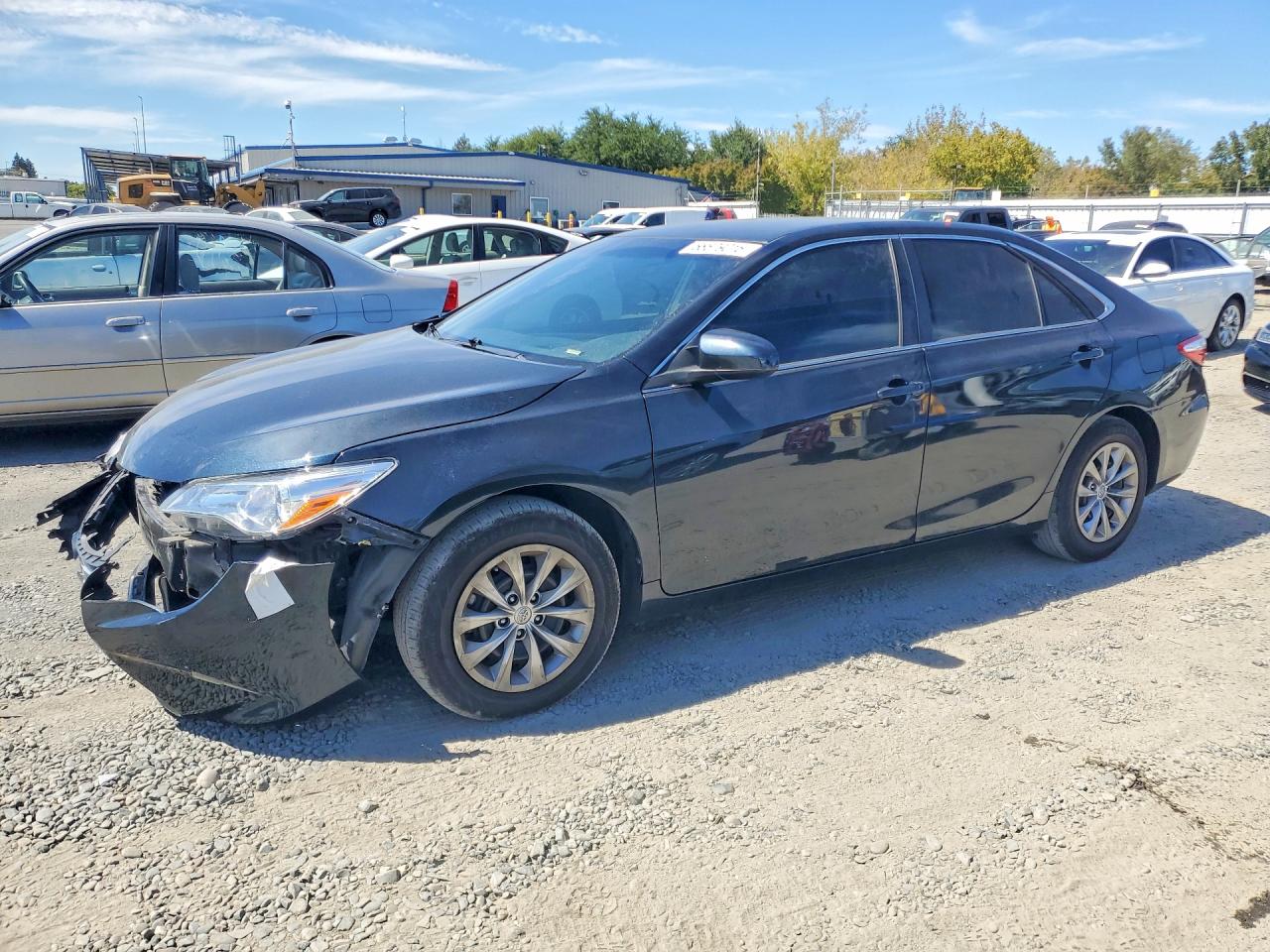 2016 TOYOTA CAMRY — Front 3/4