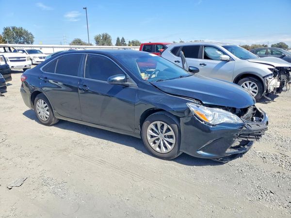 2016 TOYOTA CAMRY — Passenger 3/4