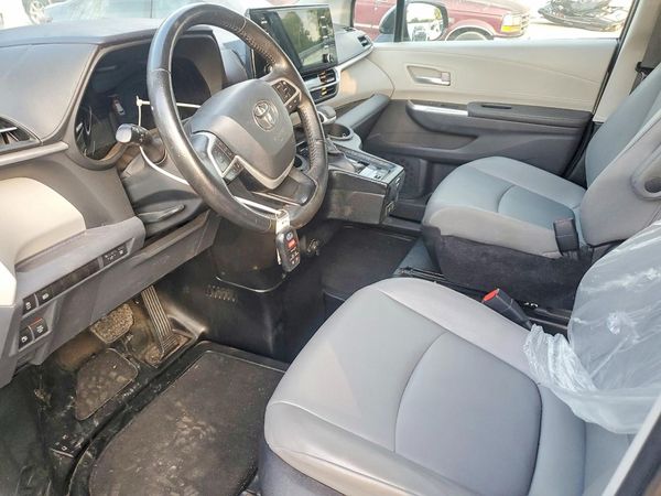 2023 TOYOTA SIENNA XLE — DENT