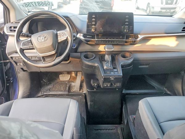 2023 TOYOTA SIENNA XLE — CKPT