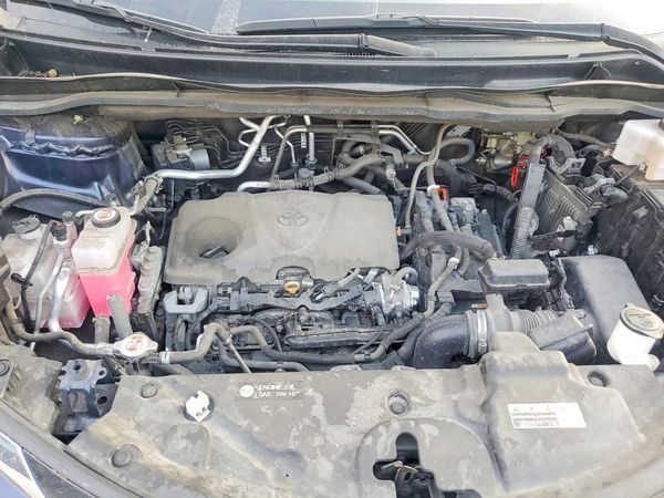 2023 TOYOTA SIENNA XLE — Engine bay