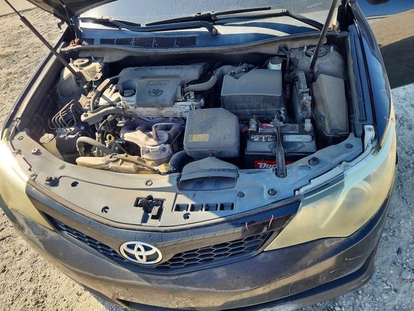 2012 TOYOTA CAMRY — Engine bay