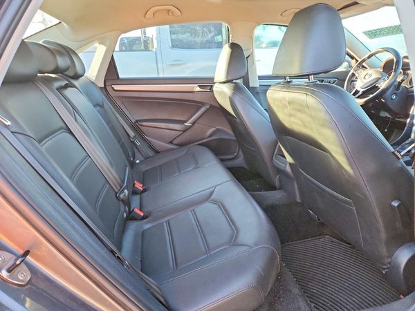 2017 VOLKSWAGEN PASSAT R-Line