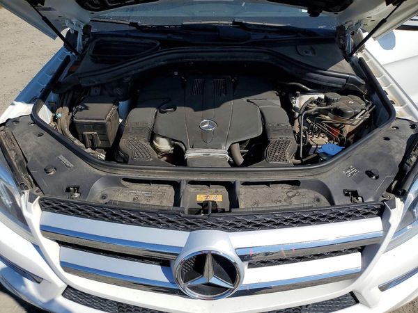 2015 MERCEDES-BENZ GL GL450 — Engine bay