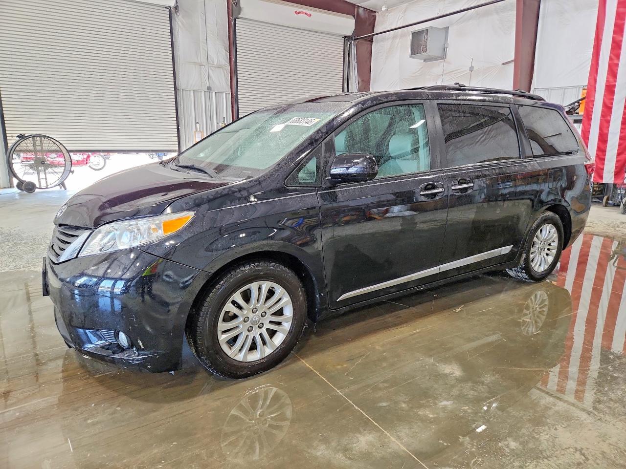 2017 TOYOTA SIENNA