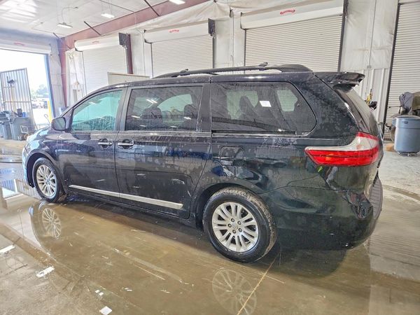 2017 TOYOTA SIENNA
