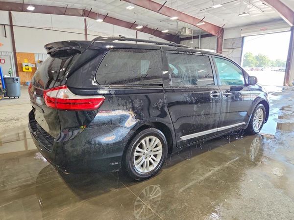 2017 TOYOTA SIENNA