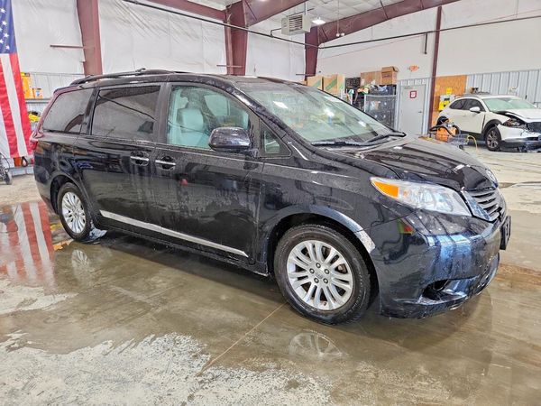 2017 TOYOTA SIENNA