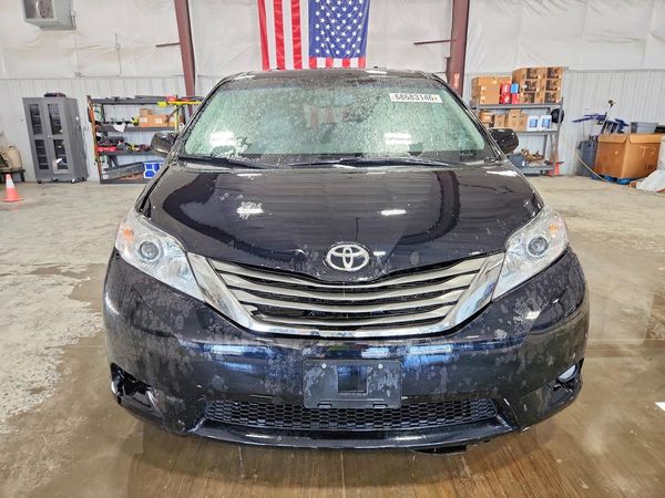2017 TOYOTA SIENNA