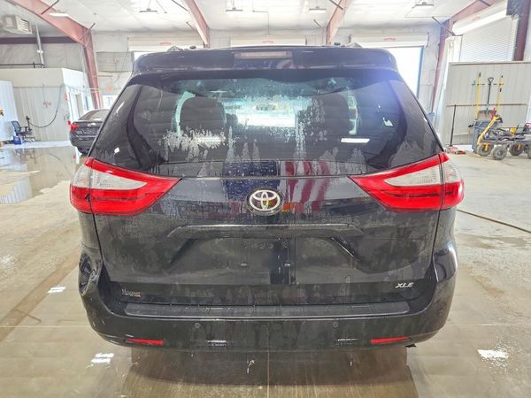 2017 TOYOTA SIENNA