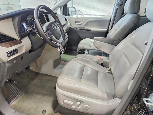 2017 TOYOTA SIENNA