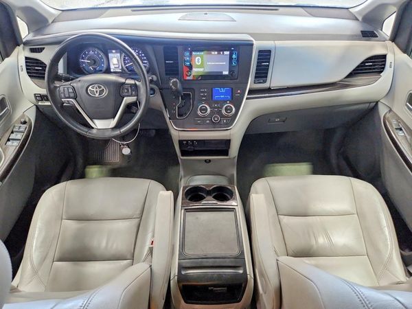 2017 TOYOTA SIENNA