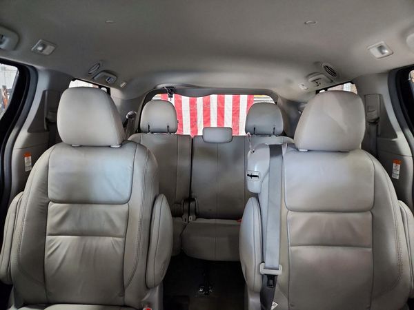 2017 TOYOTA SIENNA