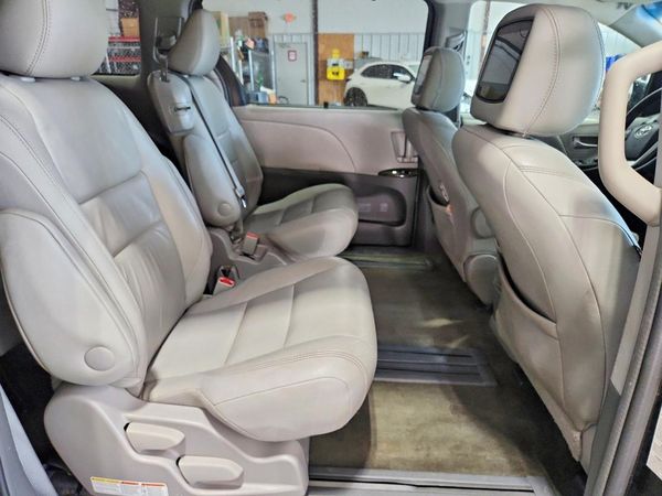 2017 TOYOTA SIENNA