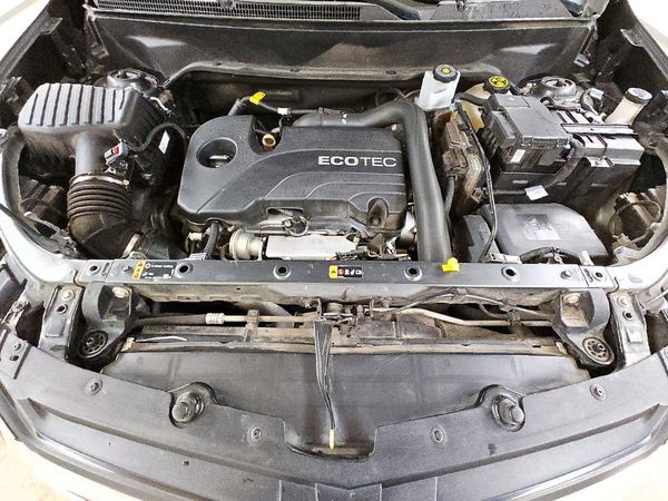 2019 CHEVROLET EQUINOX LT (1LT) — Engine bay