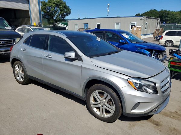 2017 MERCEDES-BENZ GLA GLA250-4M — Passenger 3/4