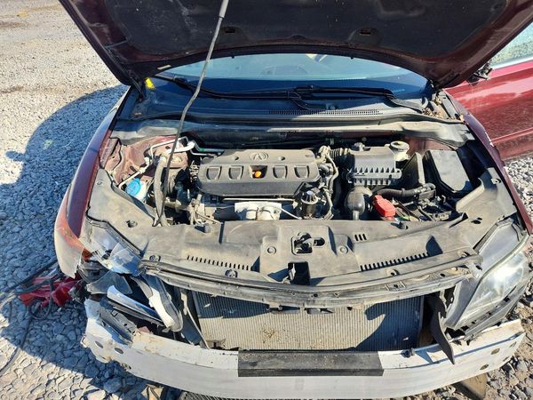 2014 ACURA ILX 20 Premium — Engine bay
