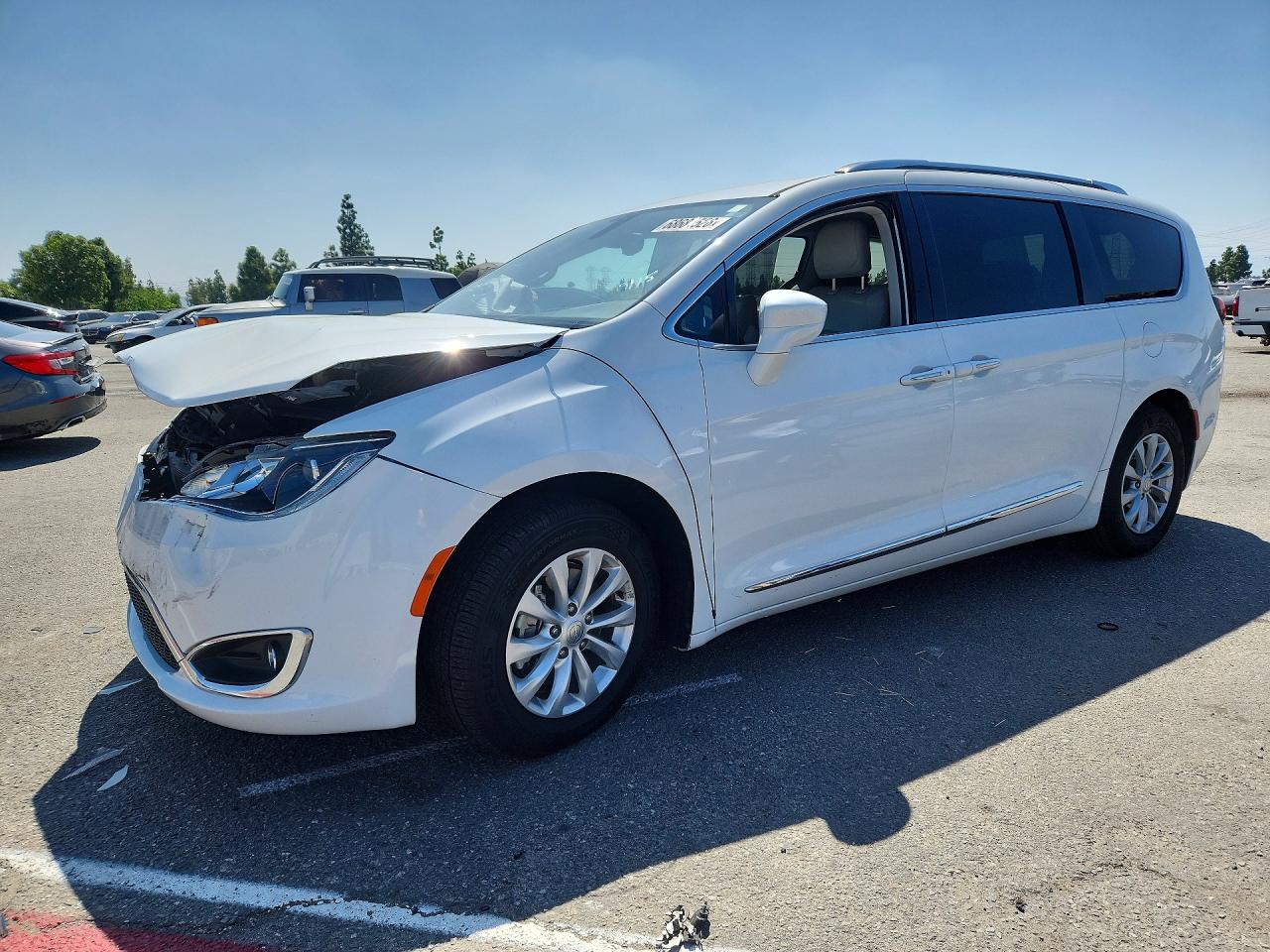 2018 CHRYSLER PACIFICA — Front 3/4