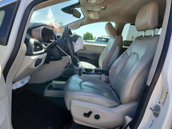 2018 CHRYSLER PACIFICA — DENT