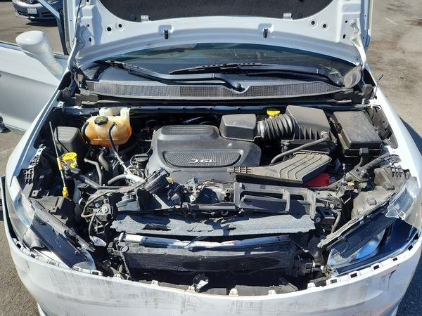 2018 CHRYSLER PACIFICA — Engine bay