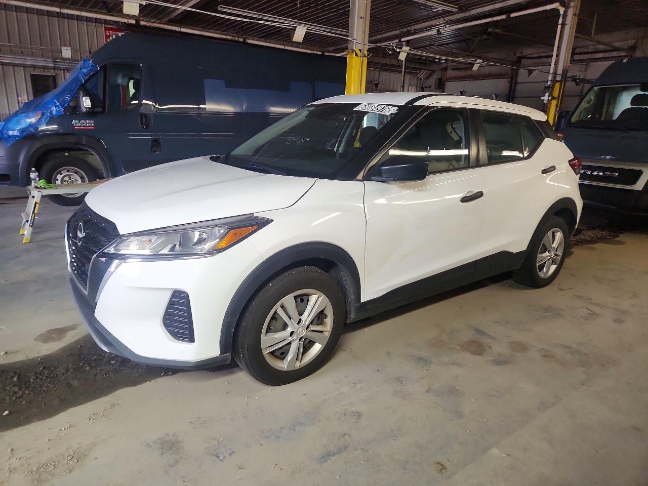 2023 NISSAN KICKS S — Front 3/4