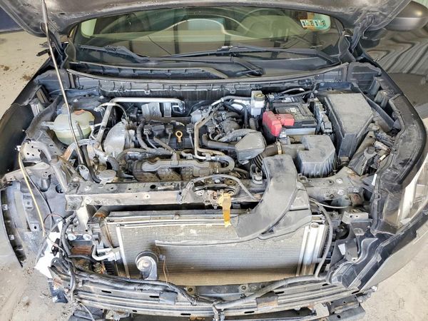 2021 NISSAN ROGUE S — Engine bay