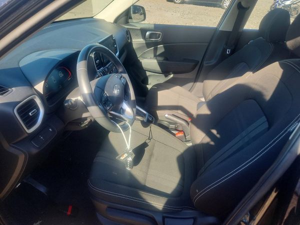 2026 HYUNDAI VENUE SEL, SEL w/ 2-Tone Roof — DENT