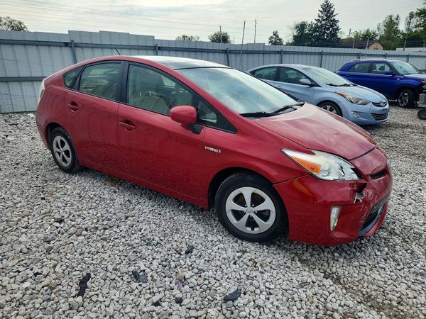2014 TOYOTA PRIUS — Passenger 3/4