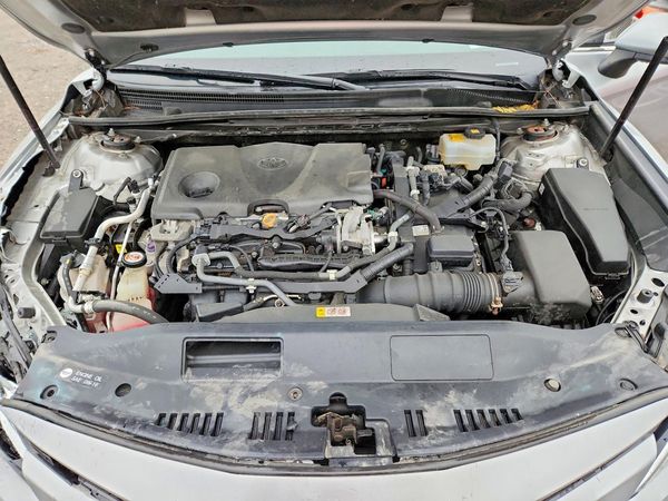 2018 TOYOTA CAMRY LE Hybrid — Engine bay