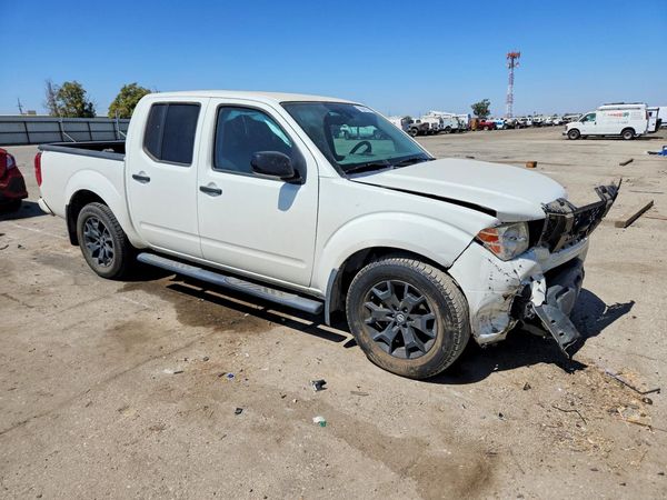 2021 NISSAN FRONTIER Crew Cab — Passenger 3/4