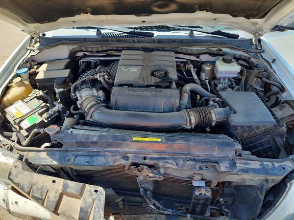 2021 NISSAN FRONTIER Crew Cab — Engine bay