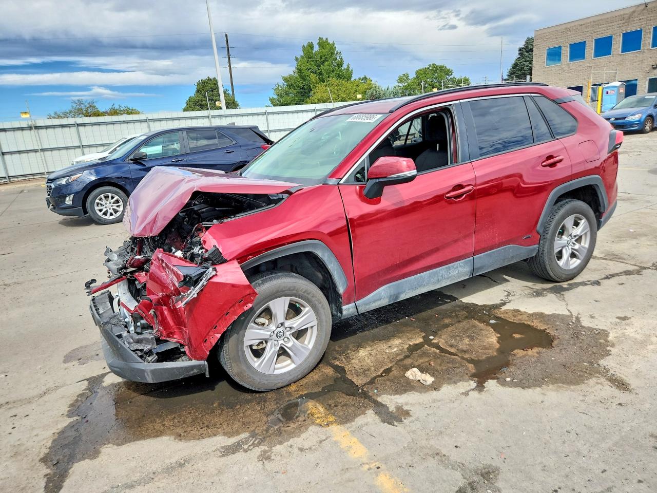 2025 TOYOTA RAV4 XLE — Front 3/4