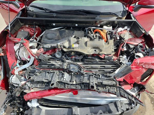 2025 TOYOTA RAV4 XLE — Engine bay