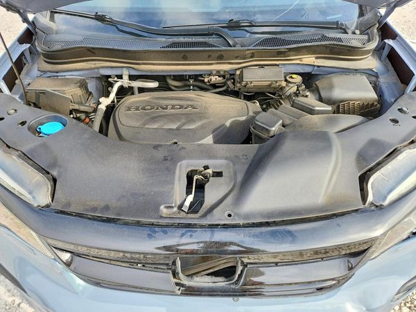 2022 HONDA PILOT — Engine bay
