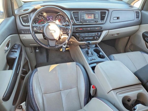 2017 KIA SEDONA LX