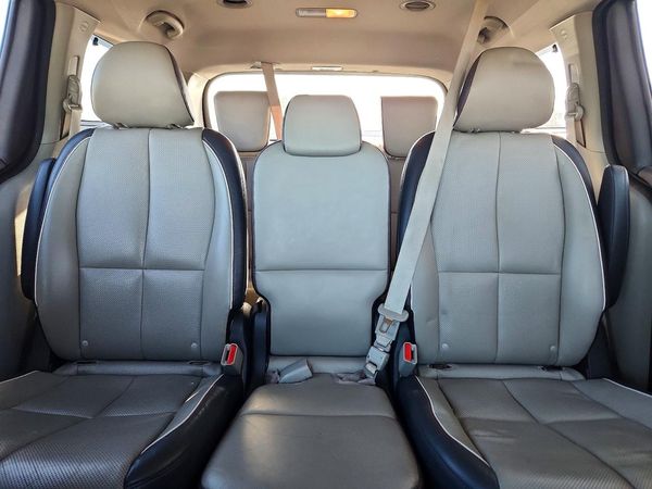 2017 KIA SEDONA LX