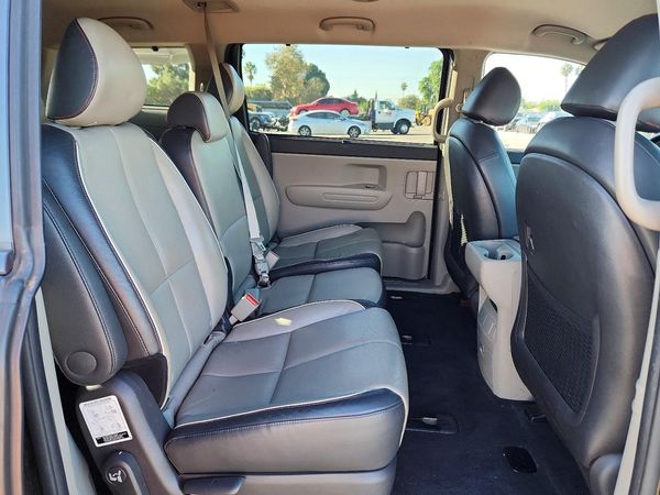 2017 KIA SEDONA LX