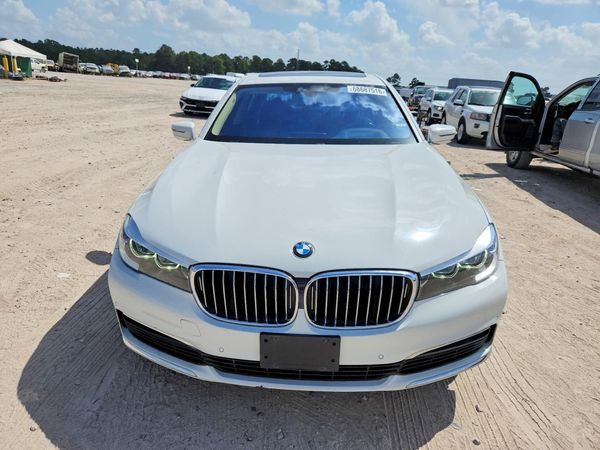 2018 BMW 740