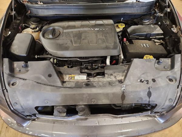 2016 JEEP CHEROKEE LIMITED 4X4 — Engine bay